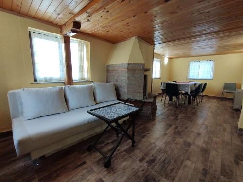Къща за гости При Комина - Guest House By the Chimney in Dryanovo