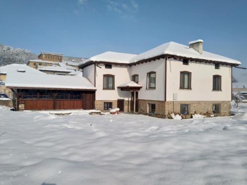Къща за гости При Комина - Guest House By the Chimney in Dryanovo
