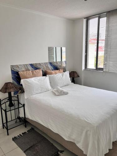 One bedroom self-catering apartment at CITY JUNCTION - image 3