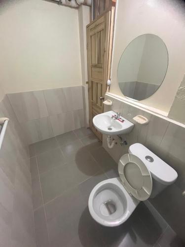 Bathroom, Habitacion Centrica cama Queen Salcedo in Salcedo