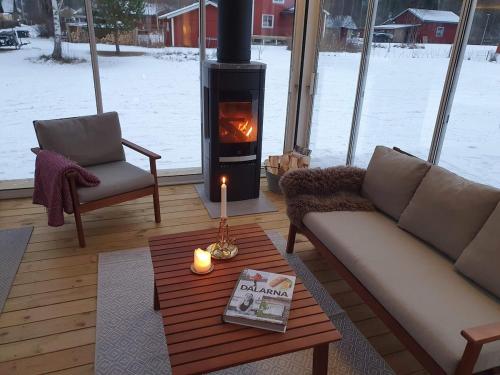 Cabin with pool, close to lake & perfect for autumn vacation, Sunnansjö (zdjęcie 7)