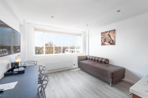Roland House - image 7