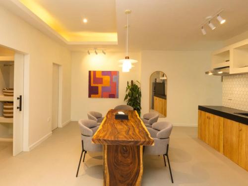3 Bedrooms for 5 Guests in the Heart of Sathorn, Бангкок (фото 6)