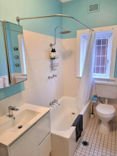 Classic Bondi 1 bed a few steps from the beach