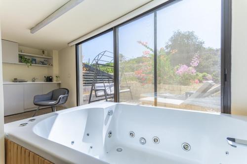 Casa Plata 1 Bed With Jacuzzi in Monsef