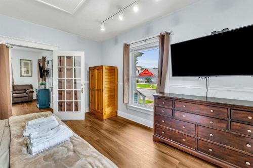 2nd Base Apt 1 All Star Baseball Rentals - image 5