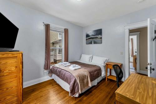 2nd Base Apt 1 All Star Baseball Rentals - image 11