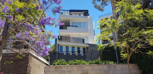 Spacious Studio Surrounded By Great Views - image 12