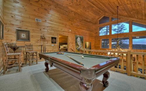 Blue Ridge Bliss - Hot tub lush views and games in Morganton, USA
