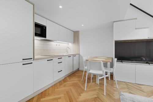 Moderný prezidentský apartmán vedľa paláca s výhľadom, Bratislava (fotografie 10)