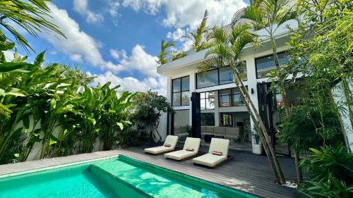 Villa Daya Canggu - 5 Mins to Beach, Rooftop Cinema and Private Cook, Canggu