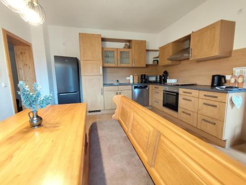 Konyha, Ferienwohnung zur alten Schmiede in Arrach