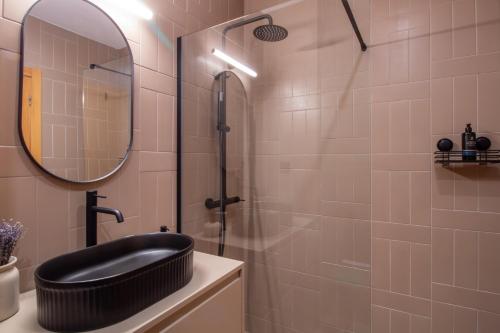 Bright 1BR with Parking in Bolhão by LovelyStay, Porto (photo 10)