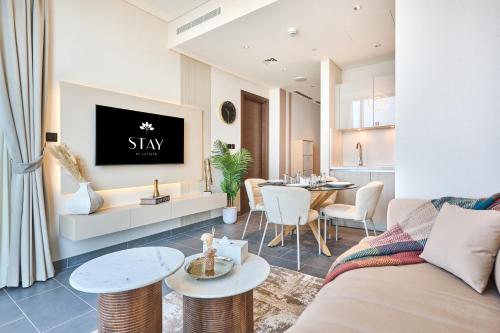 STAY BY LATINEM Luxury 1BR Holiday Home CB 3506 Near Burj Khalifa, Дубай
