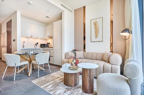 STAY BY LATINEM Luxury 1BR Holiday Home CB 3506 Near Burj Khalifa, Дубай (фото 4)