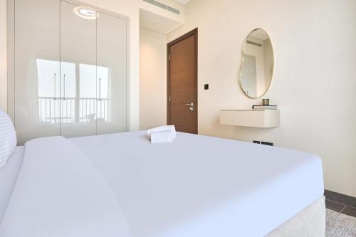 STAY BY LATINEM Luxury 1BR Holiday Home CB 3506 Near Burj Khalifa, Дубай (фото 10)