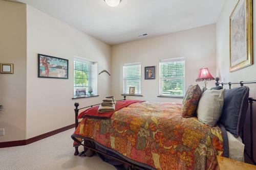 Eagle Creek Home and Carriage House - image 2