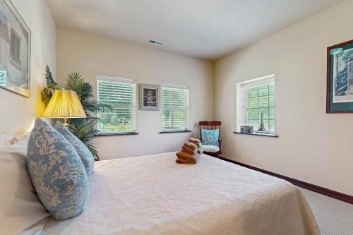 Eagle Creek Home and Carriage House - image 14