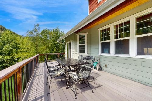Eagle Creek Home and Carriage House - image 6