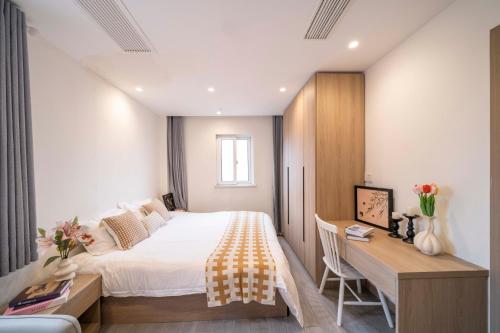 Book and Bed - Quyang Apartment, Shanghai