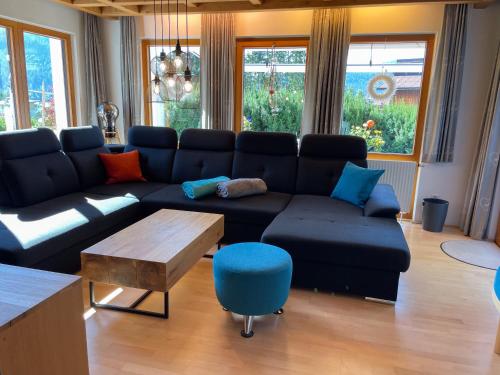 ห้องส่วนกลางสำหรับนั่งเล่น/ดูทีวี, Lehner Schlossl with whirlpool and sauna in เลเนอร์