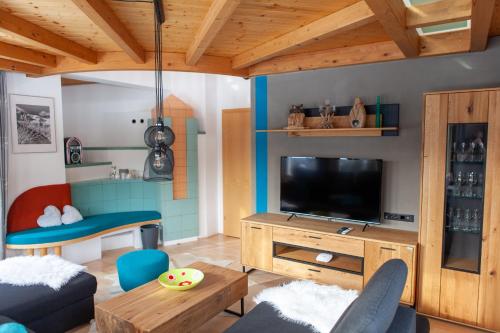 ห้องส่วนกลางสำหรับนั่งเล่น/ดูทีวี, Lehner Schlossl with whirlpool and sauna in เลเนอร์