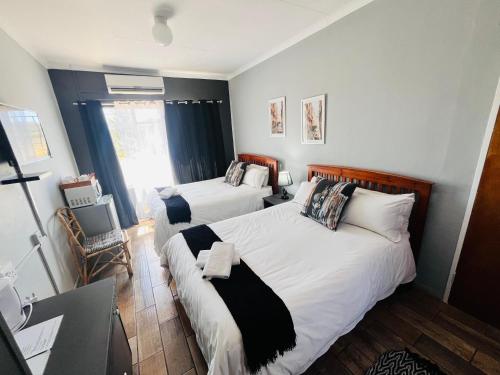 2 double beds, 2 twin beds