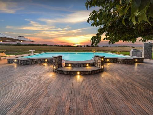 泳池, 位於泰韋里納堡的優雅農舍-有庭院 (Rustic Farmhouse in Lazio) in 泰韋里納卡斯蒂廖內