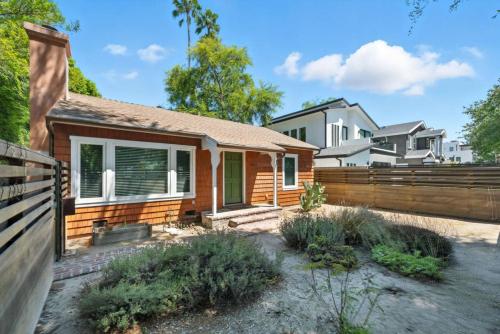 Cedros Serenity Stay in Sherman Oaks