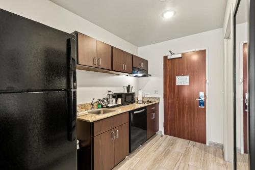 Cobblestone Hotel & Suites - Waukesha/West Milwauke in 沃喀莎