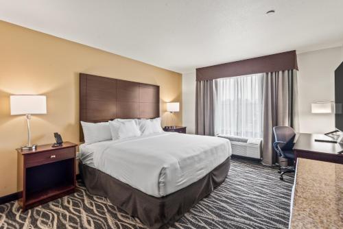 Cobblestone Hotel & Suites - Waukesha/West Milwauke in 沃喀莎