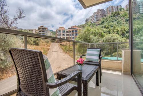 Balkonas / terasa, Zikrit Elpis 2-BR Apartment in Zikrit in Zouq El Kharab