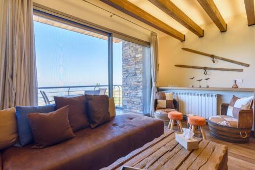 Lumber's 3-Bedroom House with Garden in Bakish in Kfardebian