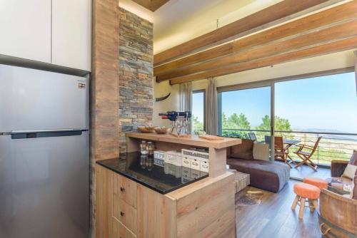 kuhinja, Lumber's 3-Bedroom House with Garden in Bakish in Kfardebian