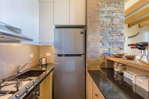 kuhinja, Lumber's 3-Bedroom House with Garden in Bakish in Kfardebian