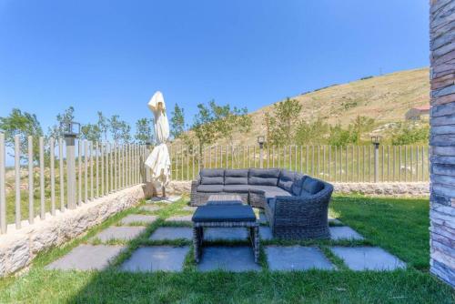 Vrt, Lumber's 3-Bedroom House with Garden in Bakish in Kfardebian