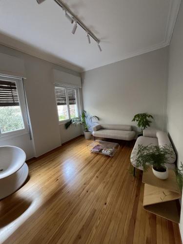 Athens Classic 2- Bedroom Apartment - image 8