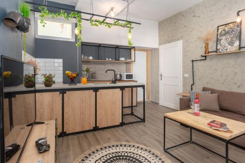 Phenom 1-Bedroom Apartment in Mar Mikhael - image 13