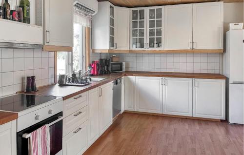 Konyha, 2 Bedroom Lovely Home In Vittsjö (2 Bedroom Lovely Home In Vittsjo) in Ubbalt
