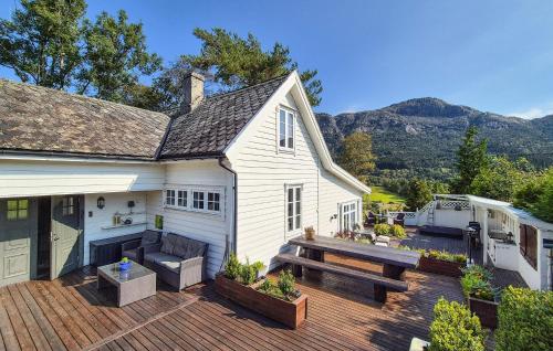 . 3 Bedroom Lovely Home In Vikebygd