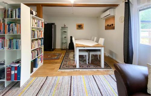 2 Bedroom Stunning Apartment In Bodafors in 布達福什
