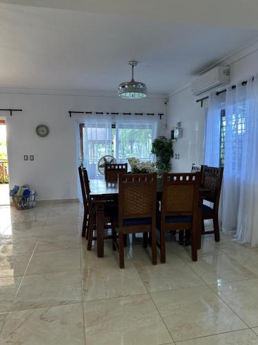 Luxury Villa with Pool, jacuzzi,Basketball and more in Villa Mella