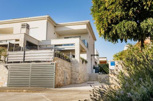 المنظر الخارجي, Amarea in Karigador