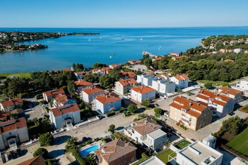 المنظر الخارجي, Amarea in Karigador