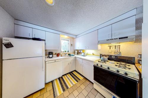 Village Green Unit 8F – Stowe, VT