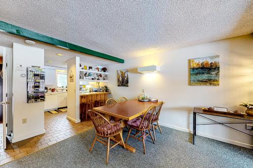 Village Green Unit 8F – Stowe, VT