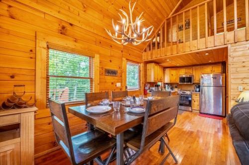 Knotty and Nice in Sevierville, USA