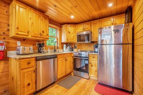 Knotty and Nice in Sevierville, USA