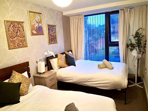 Thai Suite 28 Nights with Pool table and FreePark, Birmingham (photo 3)