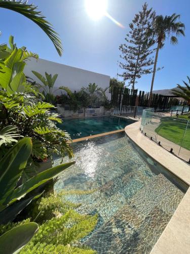 정원, Wonderful 6 Bdrm Villa with Pool RG62028 in 스위스 시티